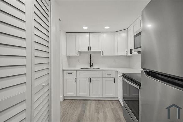 1st image of 3704 Broadway APT 206