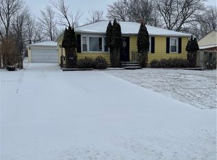 135 Burmon Dr, Orchard Park, NY 14127