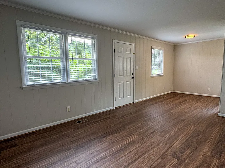 6614 Johnston St S — Photo 5