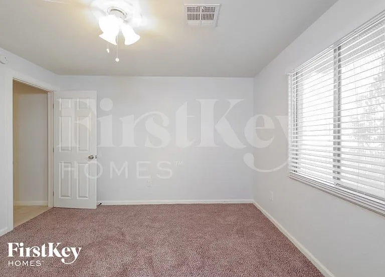 14401 N 36th St — Photo 11
