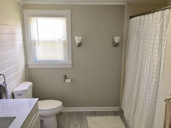 4th image of 412 Walton Dr