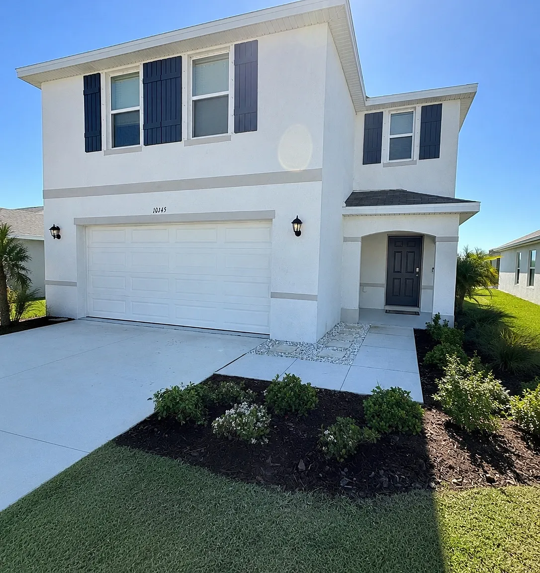 4 bed, 2.5 bath, 2447 sqft, $3,000 — Photo 1