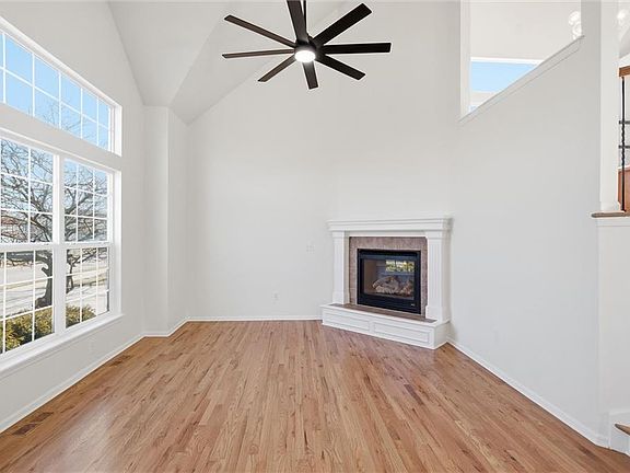 5th image of 2516 SW Current Ln