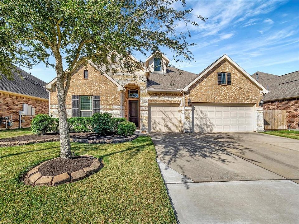 1st image of 319 W Bend Drive