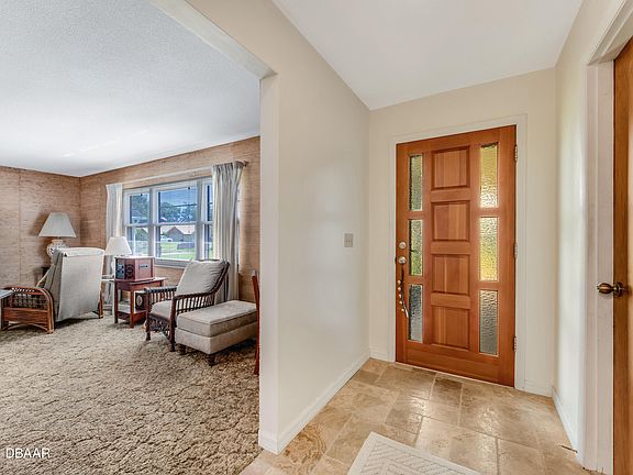 2nd image of 841 W River Oak Dr