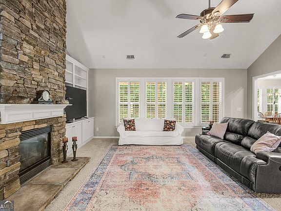 2nd image of 5 Renwick Dr