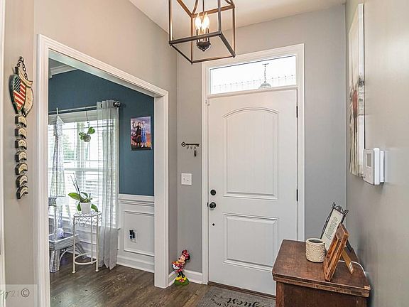 3rd image of 107 Doral Dr