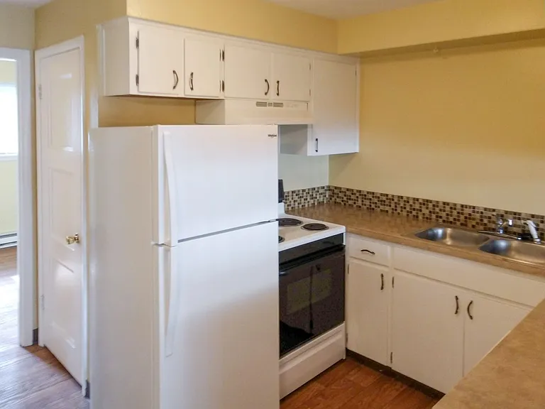 2855 Front 2865 St NE — Photo 5