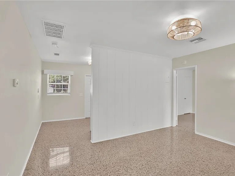 2359 De Soto Ave — Photo 4