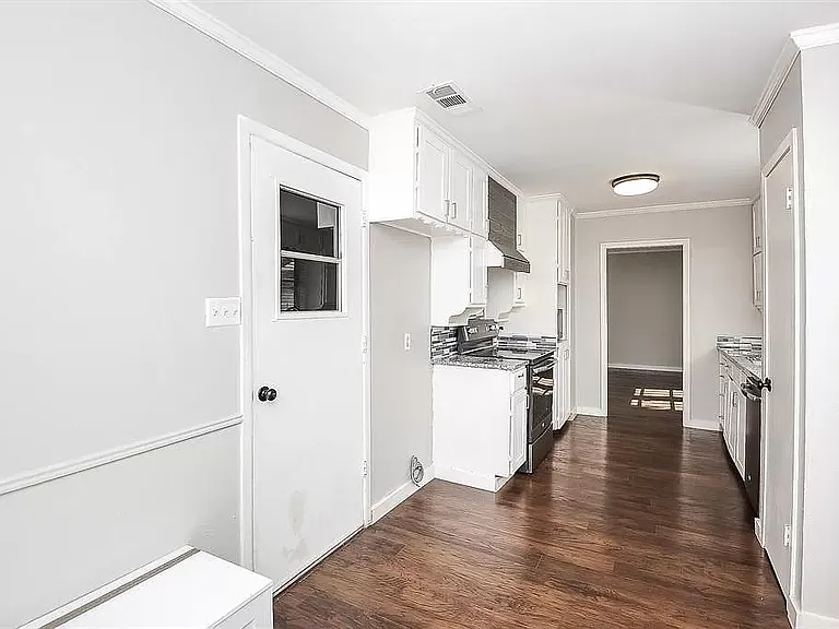 440 E Taylor St — Photo 3