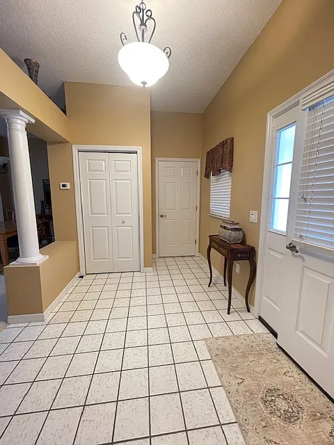 323 Chula Vista Ave — Photo 4