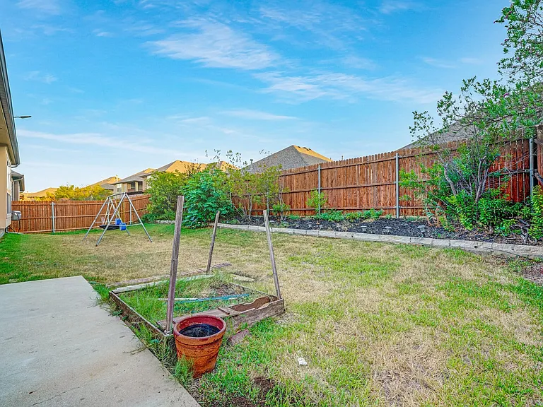 2412 Kemerton Dr — Photo 22