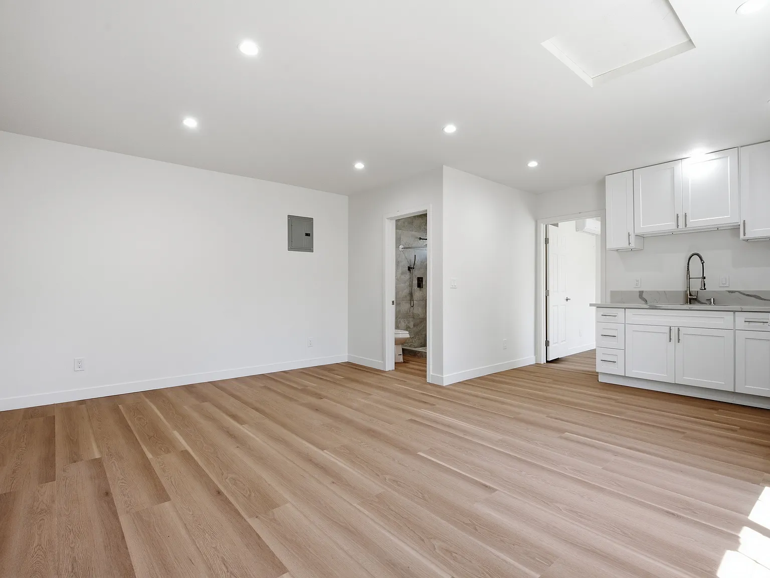 1 bed, 499 sqft, $2,350 — Photo 2