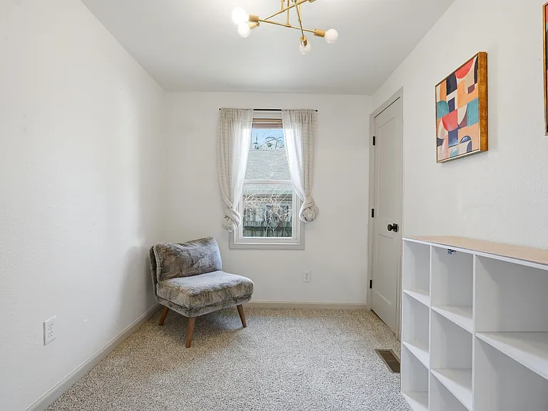 214 N Roosevelt Ave — Photo 18