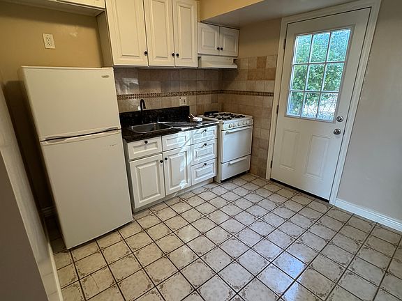 5th image of 10926 Hortense St #8