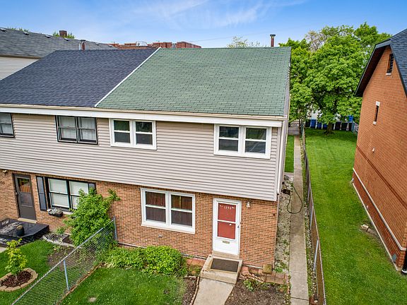 4th image of 1750 N Washtenaw Ave