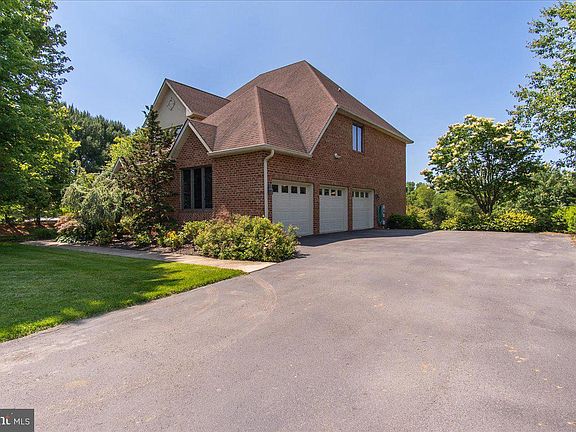 2nd image of 5304 Hollow Tree Ln