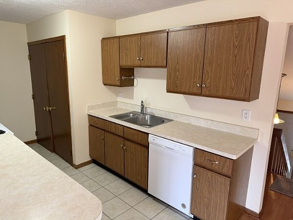 2nd image of 1952 Maple Ave #1952