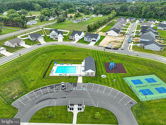 5th image of 22693 Terri Ln