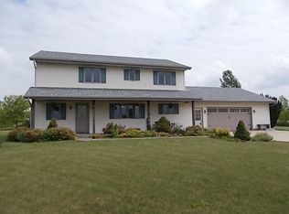 W4960 Hilltop Rd, Fredonia, WI 53021