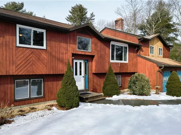 35 Dolly Pond Rd, Exeter, RI 02822
