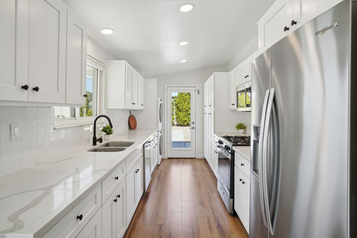 Ashby Cir-018.jpg