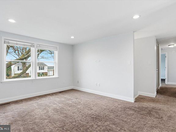 3rd image of 215 Challedon Dr