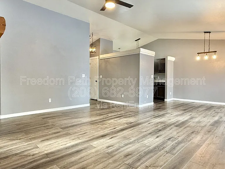 1382 W Tanager Ave — Photo 7