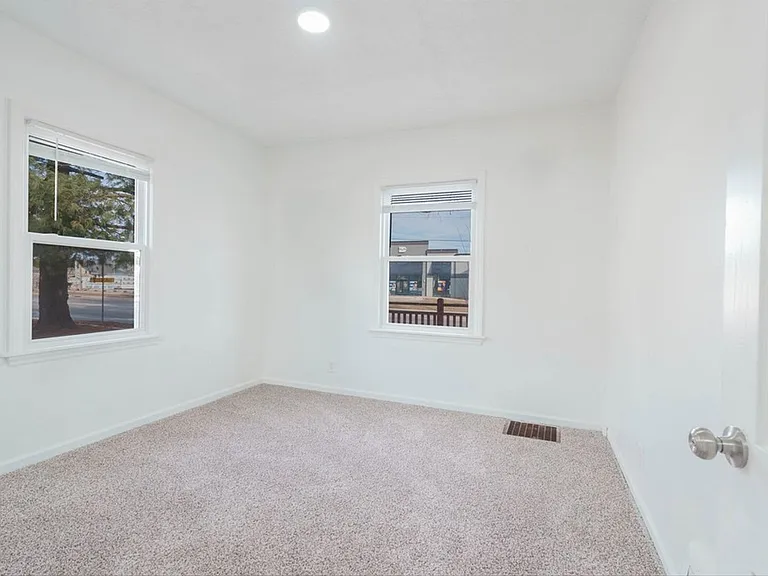 2303 Main St — Photo 13