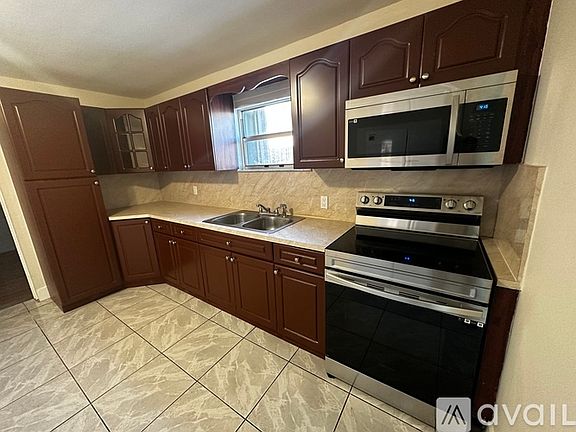 4th image of 1134 NW 32nd Pl