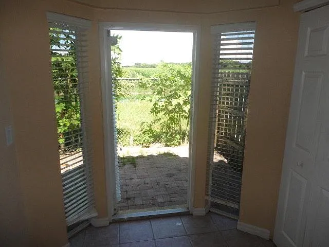 83 NE 13th Ave #15 — Photo 13