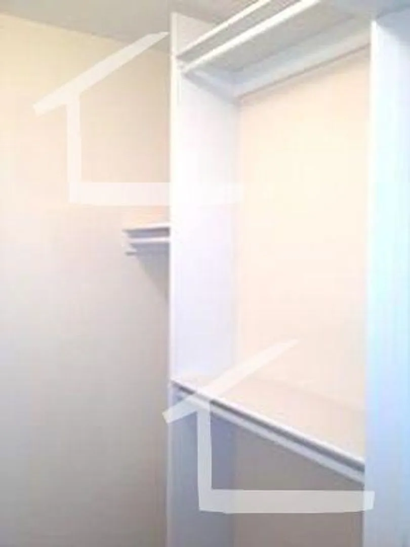 Nice 4 bed in Oak Square — Photo 1