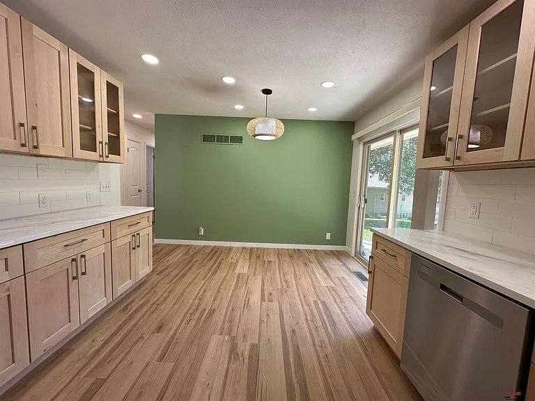 1839 W Arlington Cir — Photo 10