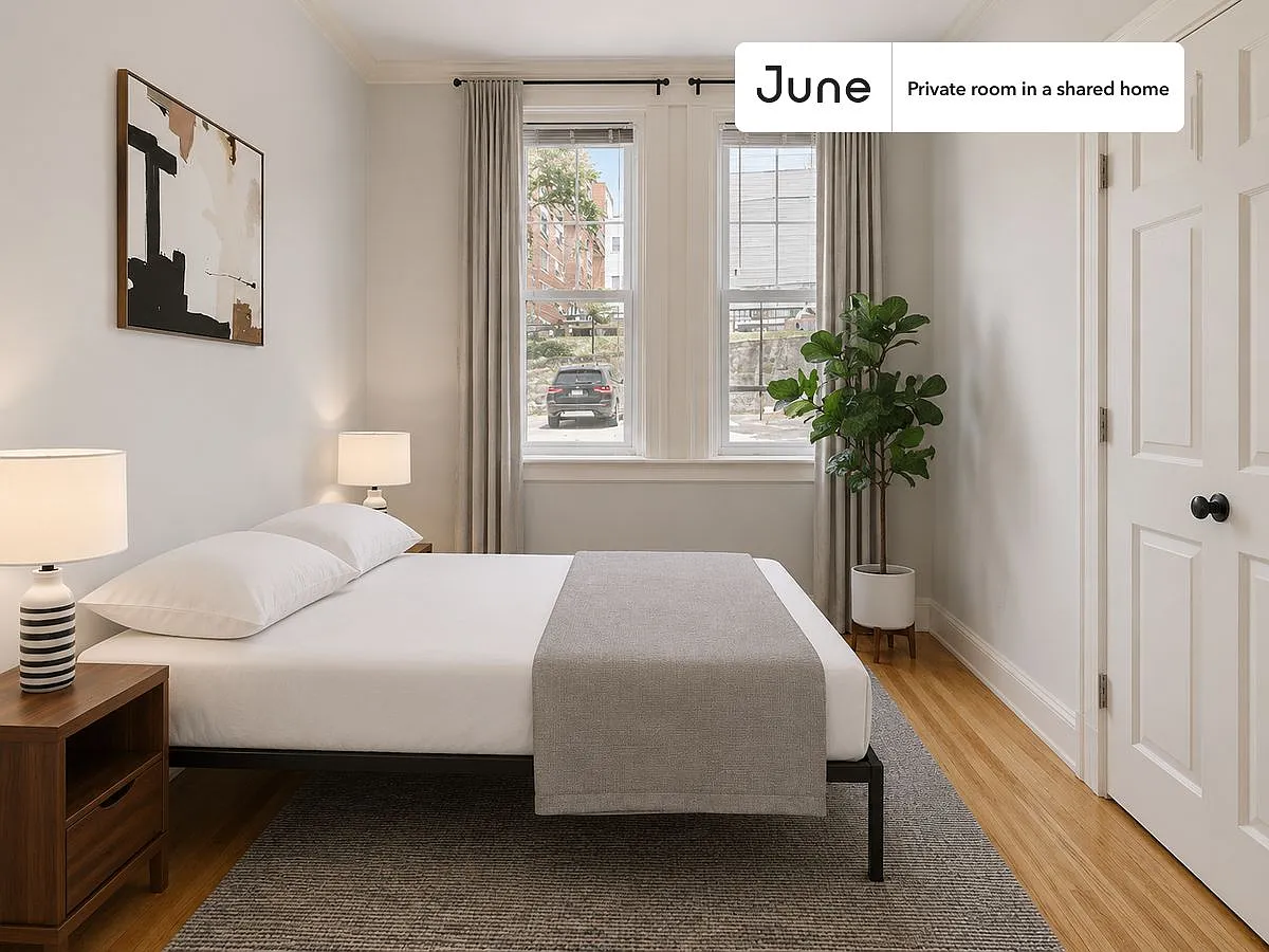 Full bedroom in 5 bed/2 bath home in Brighton #1303 E — Photo 1