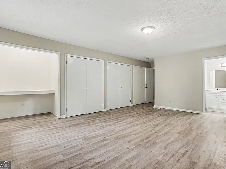 3743 Poplar Dr — Photo 17