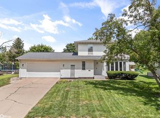 2206 Wakefield Dr, Marshalltown, IA 50158