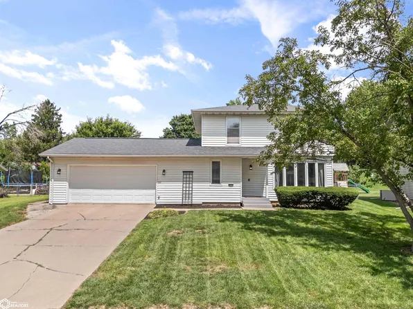 2206 Wakefield Dr, Marshalltown, IA 50158