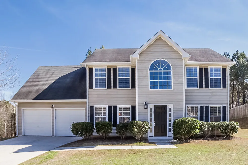 4 bed, 2.5 bath, 2000 sqft, $2,110 — Photo 1