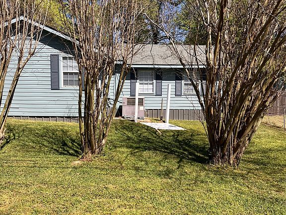 3rd image of 619 Chinquapin Dr