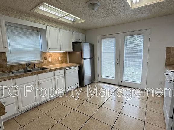 2nd image of 1842 Paine Ave