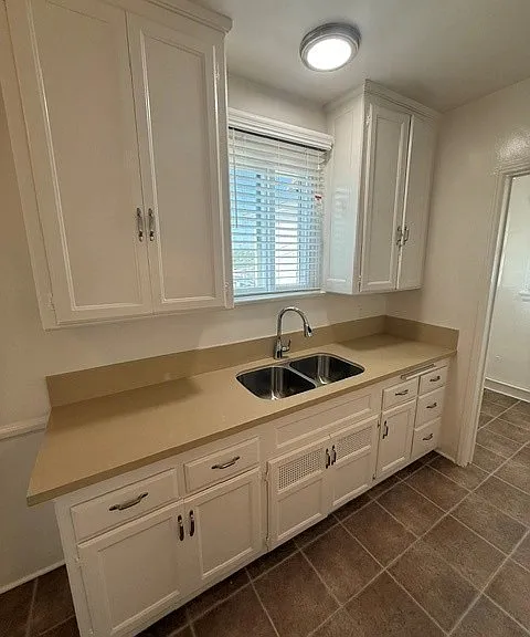 116 E Buckthorn St #H — Photo 4