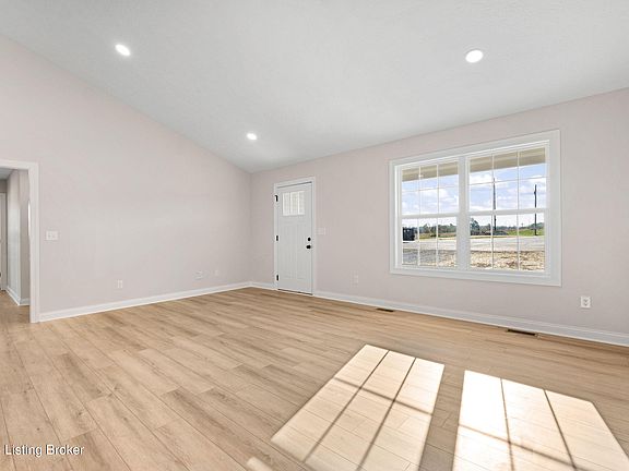 4th image of 8 McGehee Ct