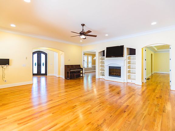 5th image of 2329 Emerald Dr