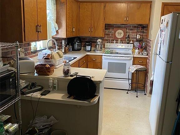3rd image of 3713 Wayne Ave