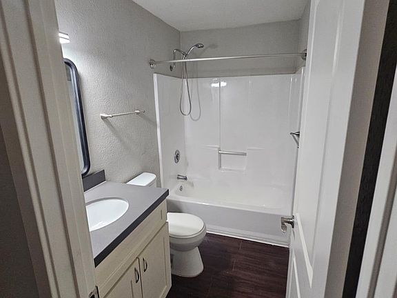 4th image of 525 28th St #4