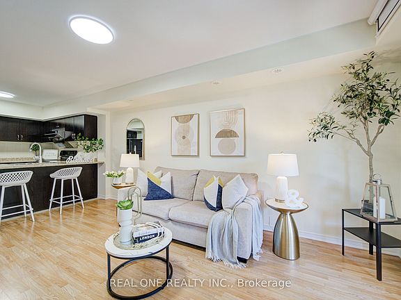 5th image of 2441 Greenwich Dr #14
