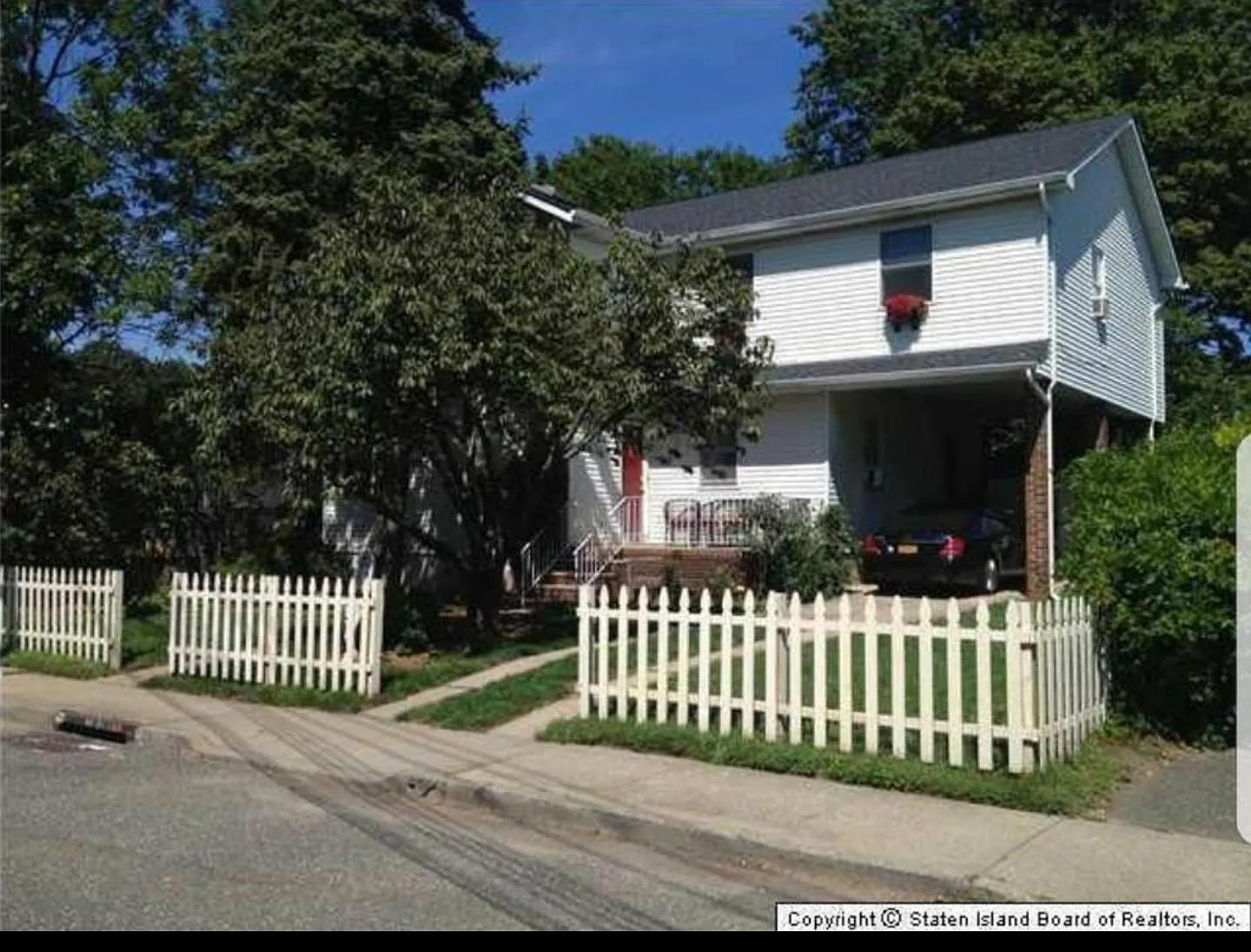 27 Ontario Avenue — Photo 1