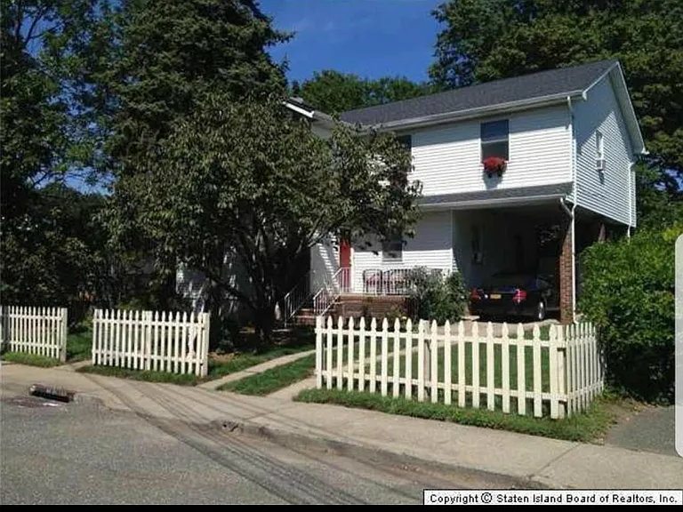 27 Ontario Ave — Photo 1