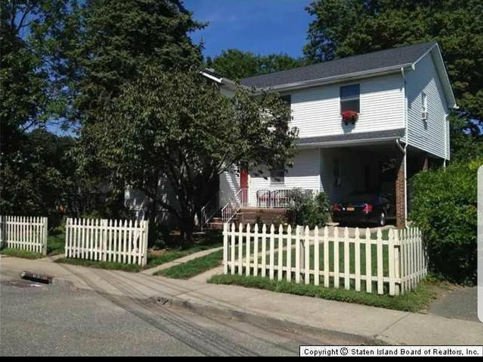 Ontario Ave