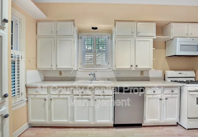 1601 W 29th St #1601 — Photo 10